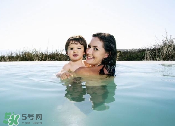 水中分娩時難產(chǎn)怎么辦？水中分娩和無痛分娩哪個好？