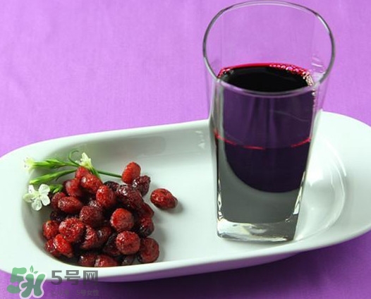 蔓越莓是長在水里的嗎？蔓越莓生長在哪里的