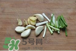 香辣蟹怎么做最好吃？香辣蟹怎么處理螃蟹？