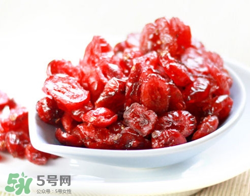 蔓越莓什么人不能吃？蔓越莓干和藍(lán)梅干孕婦吃哪個(gè)好