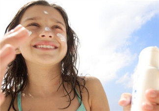 皮膚白不怕曬就不需要涂防曬？關(guān)于防曬的謠言