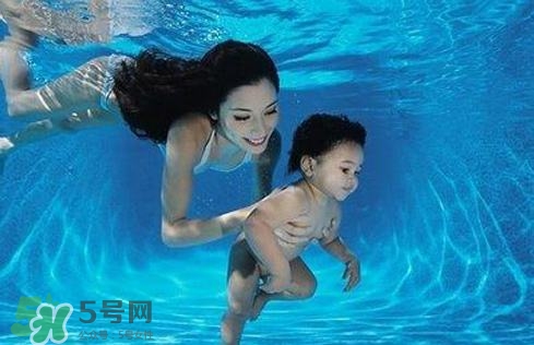 水中分娩時寶寶會嗆水嗎？水中分娩寶寶不會淹嗎？