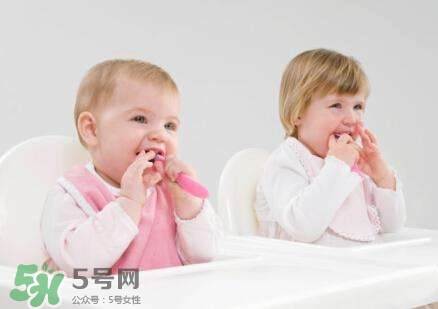 和寶寶同房睡還能過性生活嗎？有孩子之后怎么過性生活？