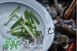 香辣蟹怎么做最好吃？香辣蟹怎么處理螃蟹？