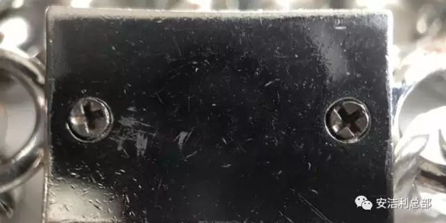 ysl流蘇包真假鑒別對(duì)比圖片 ysl流蘇包真假鑒別對(duì)比圖片