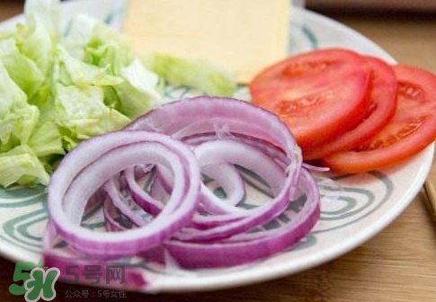 洋蔥汁能黑發(fā)嗎？洋蔥汁擦頭發(fā)能生發(fā)嗎？