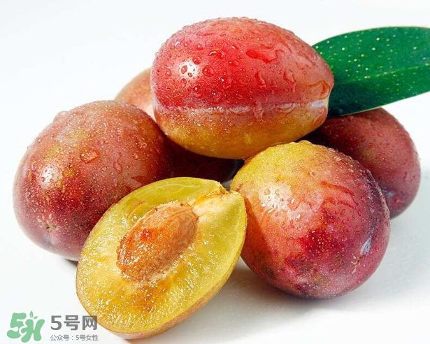 西梅可以和葡萄一起吃嗎？西梅的食用功效有哪些？