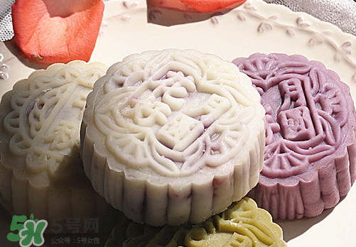 月餅皮可以用低筋面粉嗎？月餅皮用什么面粉？