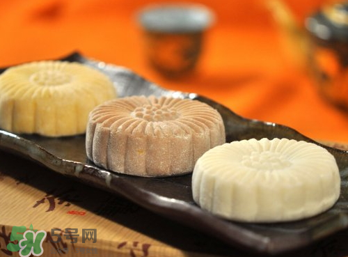 月餅皮可以用低筋面粉嗎？月餅皮用什么面粉？