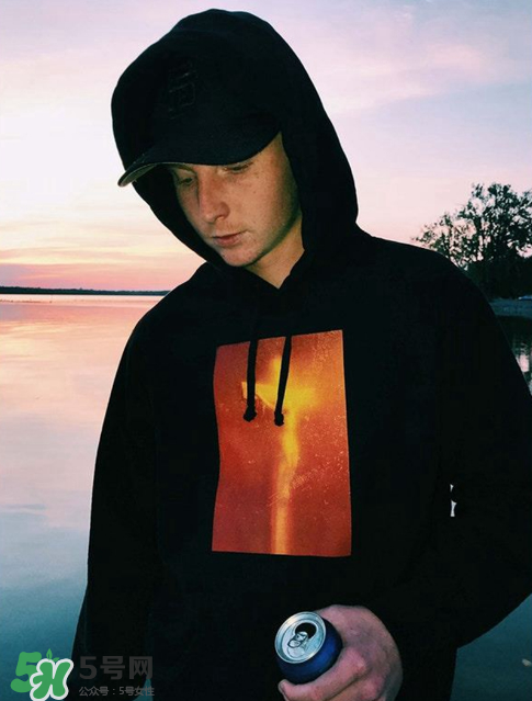 supreme與andres serrano聯(lián)名系列在哪買_什么時(shí)候發(fā)售？