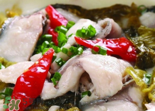 酸菜魚可以放什么配菜？酸菜魚放什么菜好吃？