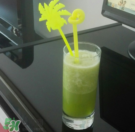芹菜和什么榨汁好喝？芹菜榨汁需要煮熟嗎？