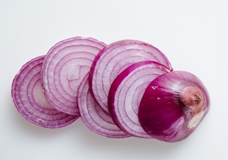 洋蔥榨汁能每天喝嗎？洋蔥汁能治什么??？