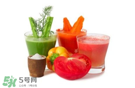 芹菜和什么榨汁好喝？芹菜榨汁需要煮熟嗎？