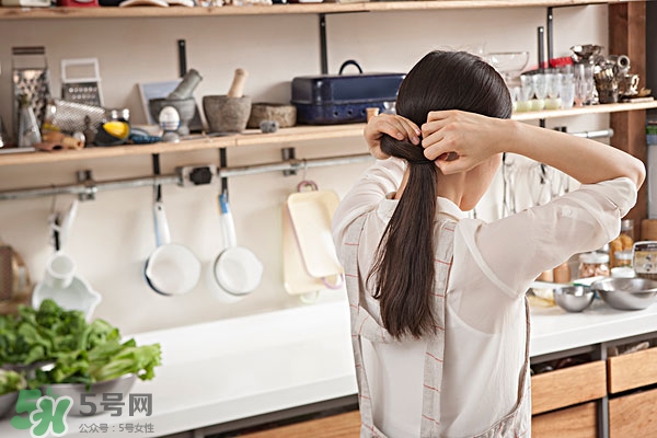 經(jīng)常掉頭發(fā)怎么改善 如何改善掉頭發(fā) 經(jīng)常掉頭發(fā)怎么改善 如何改善掉頭發(fā)