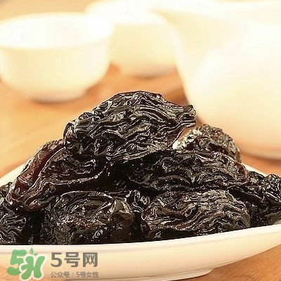 西梅干真的能解決便秘嗎？西梅干怎么吃治便秘？