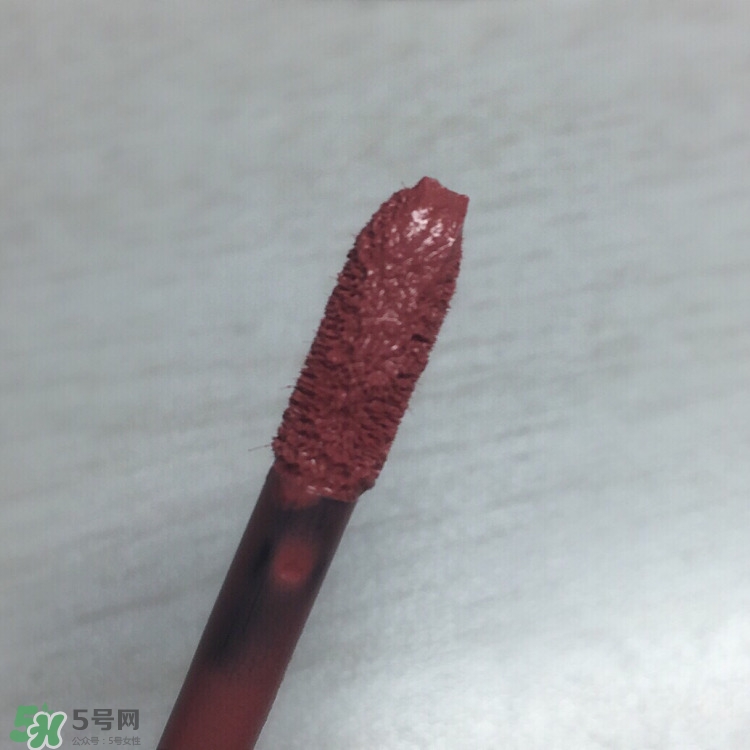 阿瑪尼唇釉500和501有什么區(qū)別_哪個(gè)好