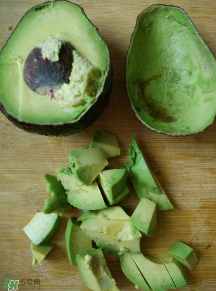 牛油果沙拉怎么做？牛油果沙拉用什么醬？