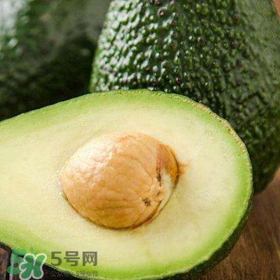 牛油果榨汁要去皮嗎？牛油果榨汁要加水嗎？