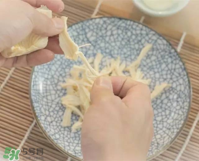 牛油果沙拉怎么做？牛油果沙拉用什么醬？