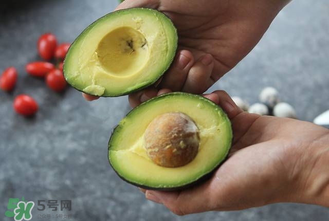 牛油果沙拉怎么做？牛油果沙拉用什么醬？