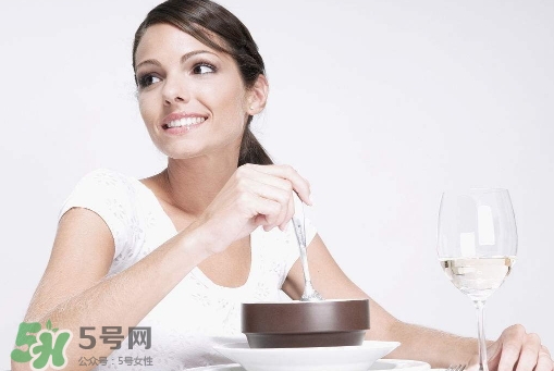 秋天身體燥熱是怎么回事_秋天身體燥熱怎么辦 秋天身體燥熱是怎么回事_秋天身體燥熱怎么辦