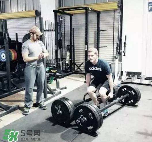 農(nóng)夫行走可以單手嗎？農(nóng)夫行走要沉肩嗎？