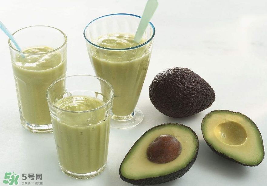 牛油果果汁怎么做？牛油果和什么榨汁好喝？