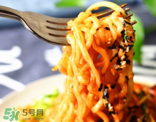 火雞面熱量高嗎？三養(yǎng)火雞面熱量