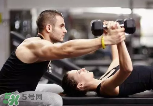 肌酸能和蛋白粉一起吃嗎？肌酸能長期服用嗎？