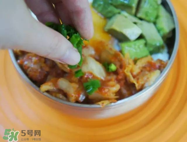 牛油果沙拉怎么做？牛油果沙拉用什么醬？