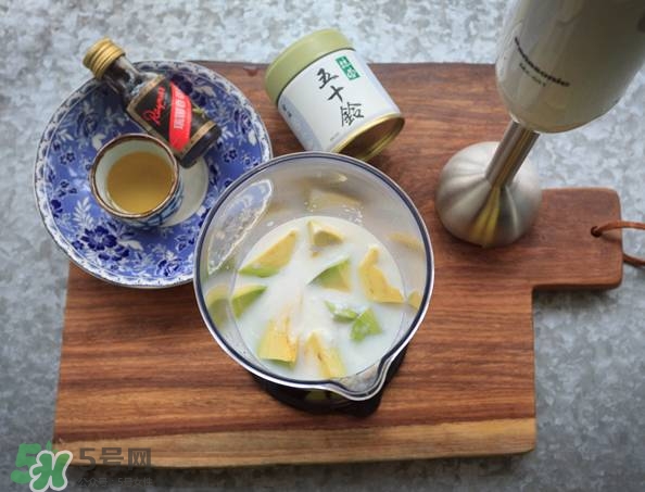 牛油果沙拉怎么做？牛油果沙拉用什么醬？