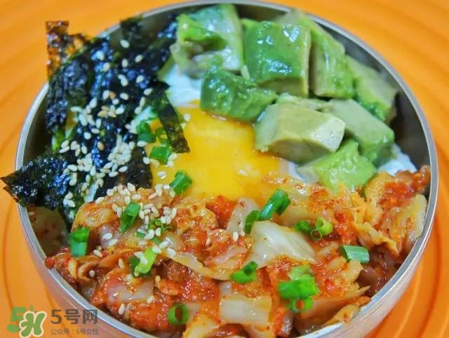 牛油果沙拉怎么做？牛油果沙拉用什么醬？