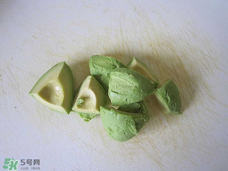 牛油果沙拉怎么做？牛油果沙拉用什么醬？