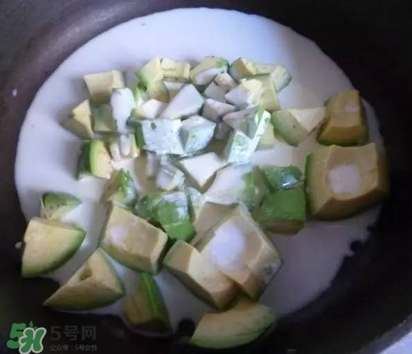 牛油果沙拉怎么做？牛油果沙拉用什么醬？