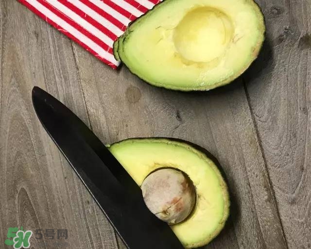 牛油果沙拉怎么做？牛油果沙拉用什么醬？