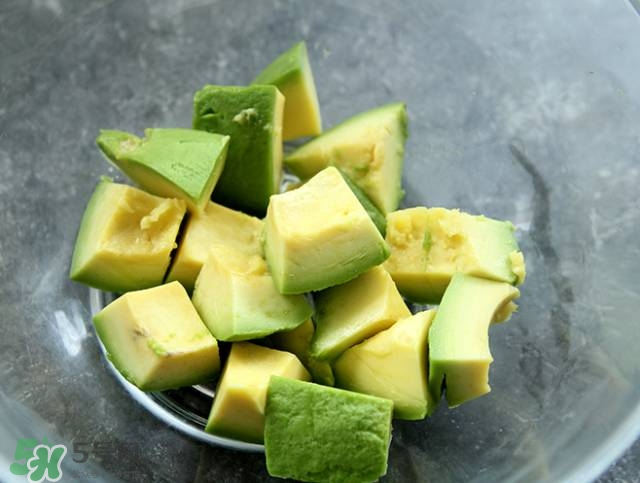 牛油果沙拉怎么做？牛油果沙拉用什么醬？