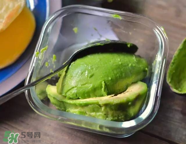 牛油果沙拉怎么做？牛油果沙拉用什么醬？