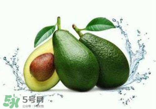 牛油果切開(kāi)黑了能吃嗎？牛油果為什么會(huì)有黑點(diǎn)？