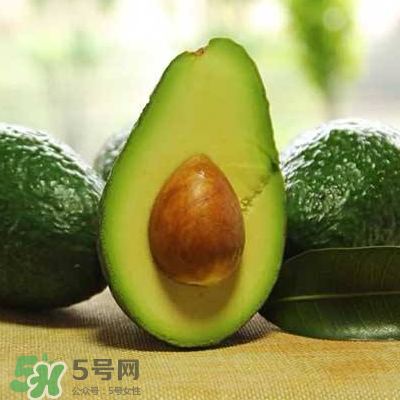 牛油果榨汁要去皮嗎？牛油果榨汁要加水嗎？