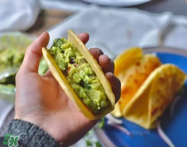 牛油果沙拉怎么做？牛油果沙拉用什么醬？