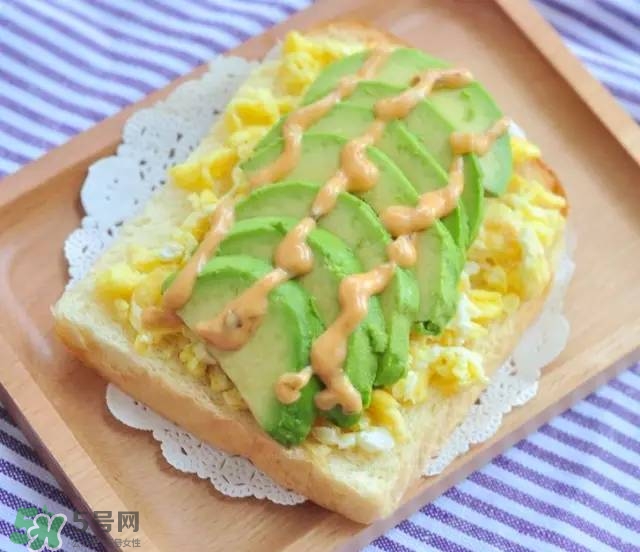 牛油果沙拉怎么做？牛油果沙拉用什么醬？