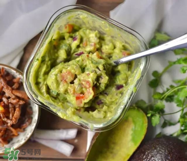 牛油果沙拉怎么做？牛油果沙拉用什么醬？
