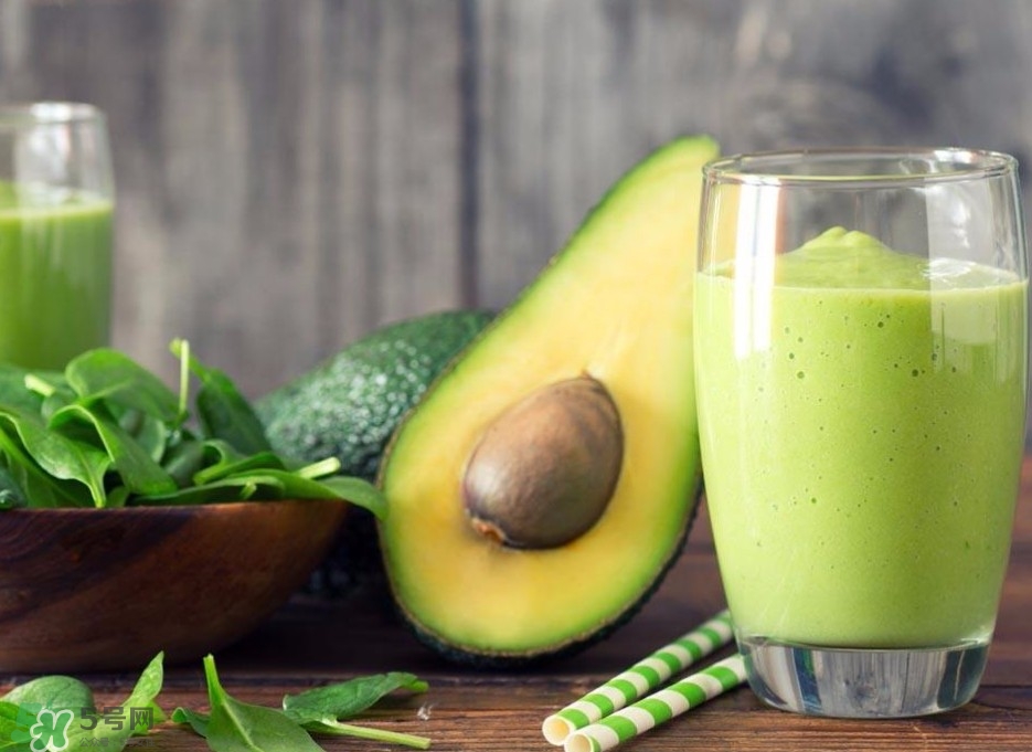 牛油果果汁怎么做？牛油果和什么榨汁好喝？