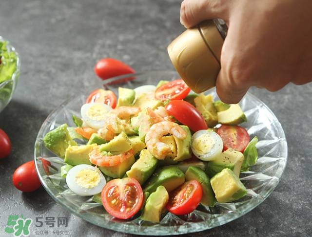 牛油果沙拉怎么做？牛油果沙拉用什么醬？