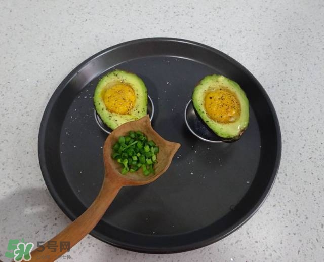 牛油果沙拉怎么做？牛油果沙拉用什么醬？