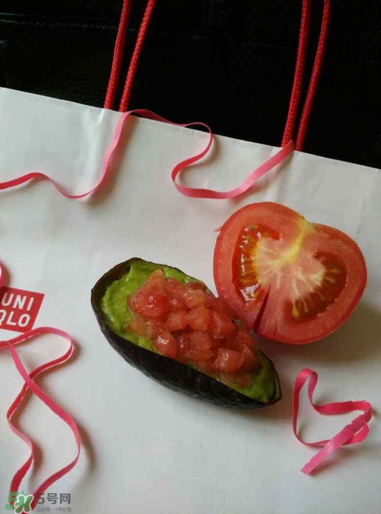 牛油果沙拉怎么做？牛油果沙拉用什么醬？