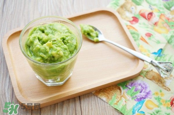 牛油果切開(kāi)黑了能吃嗎？牛油果為什么會(huì)有黑點(diǎn)？