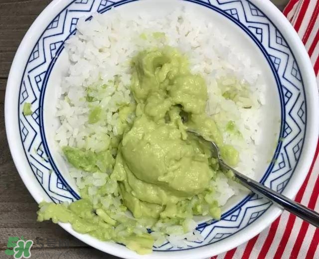 牛油果沙拉怎么做？牛油果沙拉用什么醬？