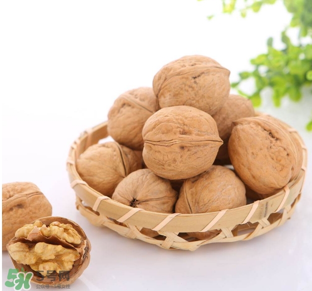 核桃什么時(shí)候吃最好？核桃一次吃多少為宜？